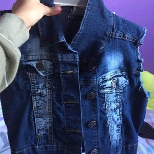 A jean jacket with style in rip